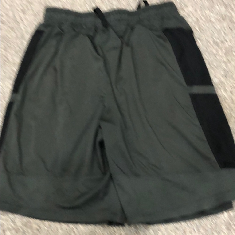 Nike Men’s Gray and Black Athletic Shorts Size M - Picture 6 of 6
